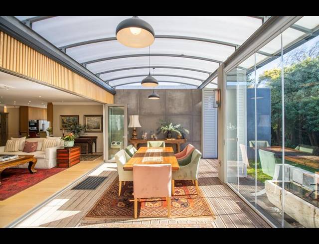 4 BEDROOM HOUSE FOR SALE IN CONSTANTIA